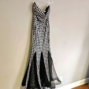 SHOWSTOPPER  NWT BLACK DRESS WITH FULL SILVER SEQUINS IN CROSS, SQUARE DESIGN XL